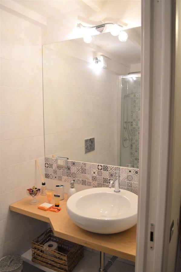 Domu 600 - Suite Mini Appartamento Cagliari Centro Storico Luaran gambar
