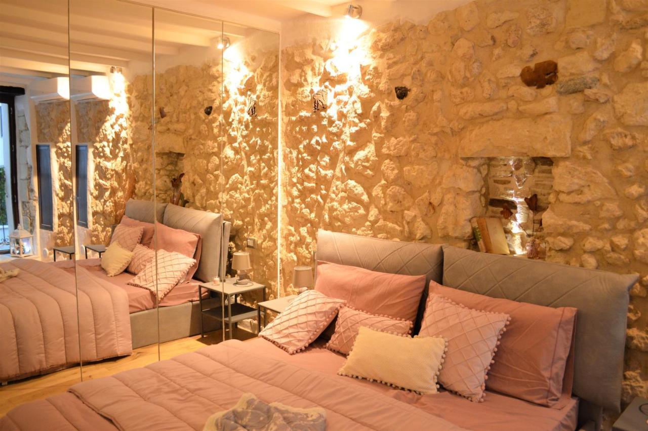 Domu 600 - Suite Mini Appartamento Cagliari Centro Storico Luaran gambar