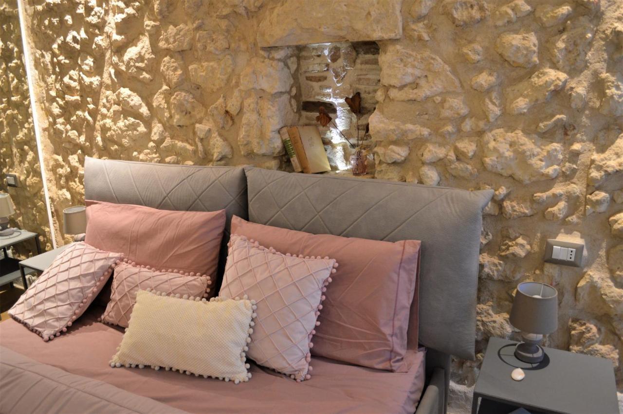 Domu 600 - Suite Mini Appartamento Cagliari Centro Storico Luaran gambar