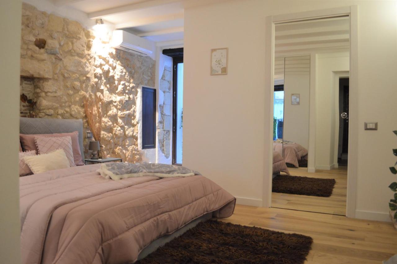 Domu 600 - Suite Mini Appartamento Cagliari Centro Storico Luaran gambar