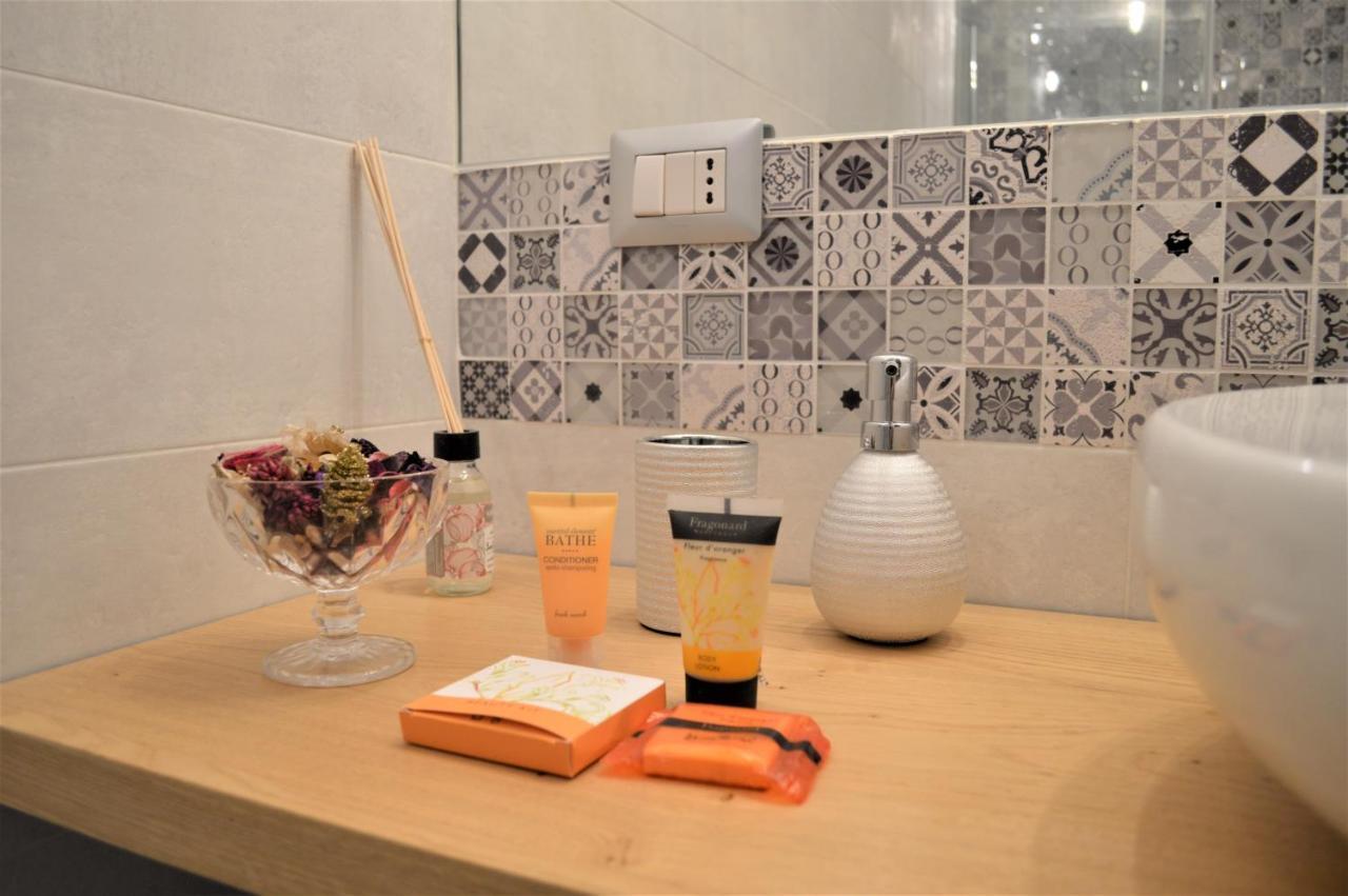 Domu 600 - Suite Mini Appartamento Cagliari Centro Storico Luaran gambar