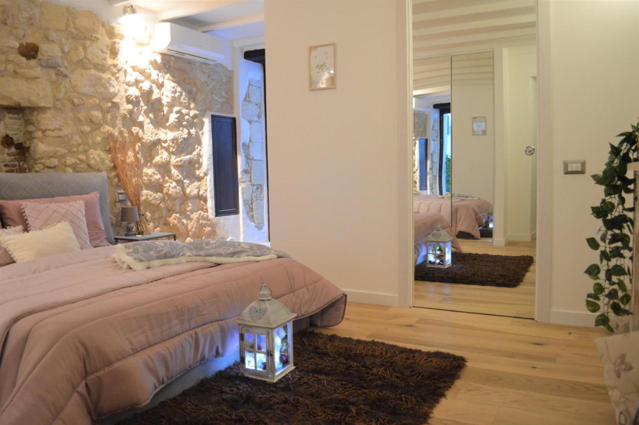 Domu 600 - Suite Mini Appartamento Cagliari Centro Storico Luaran gambar