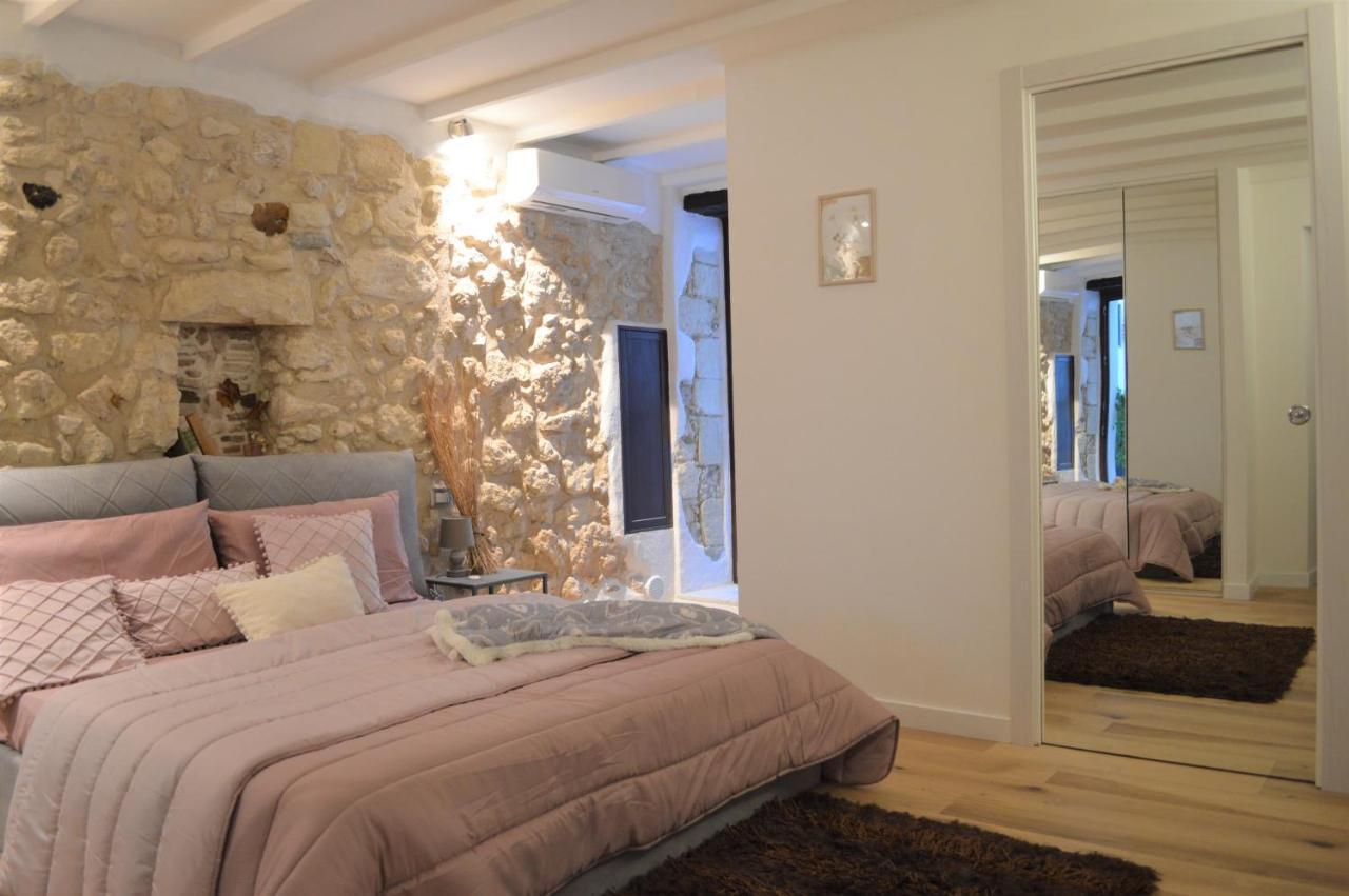 Domu 600 - Suite Mini Appartamento Cagliari Centro Storico Luaran gambar
