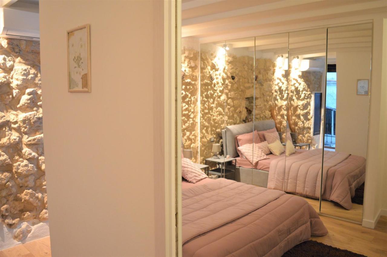 Domu 600 - Suite Mini Appartamento Cagliari Centro Storico Luaran gambar
