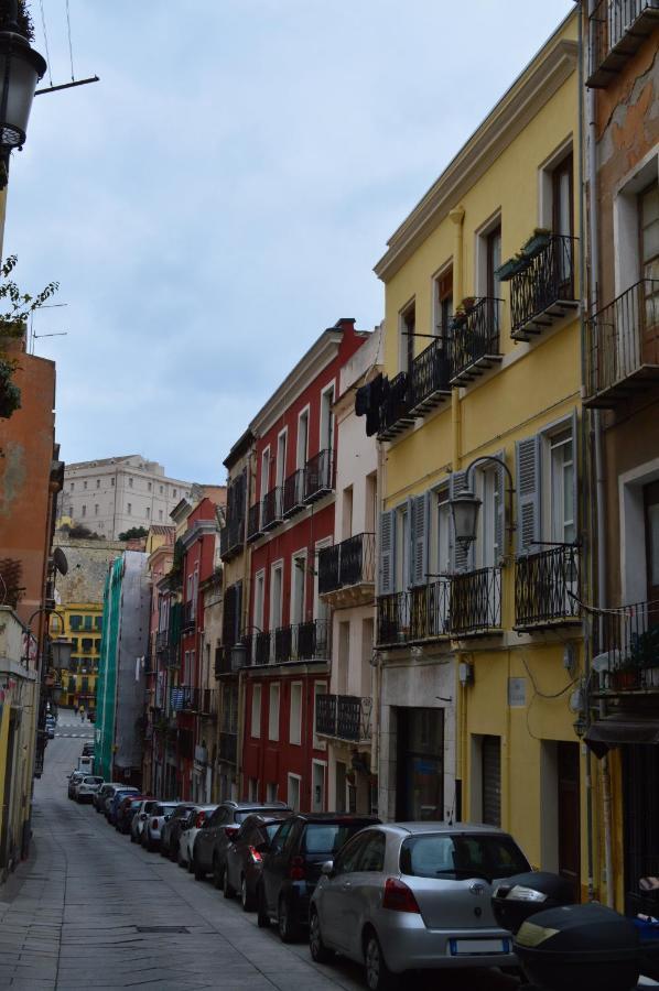 Domu 600 - Suite Mini Appartamento Cagliari Centro Storico Luaran gambar